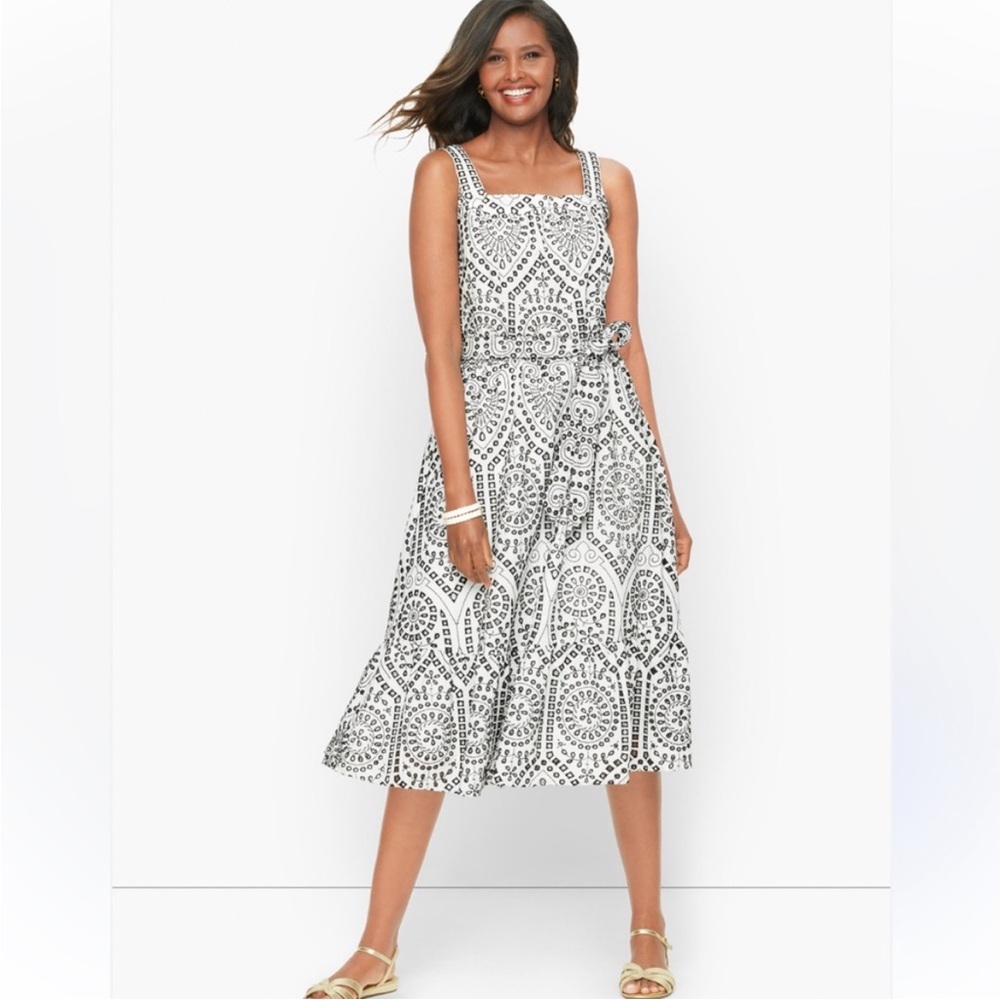 • 3 dresses! • - Picture 6 of 10